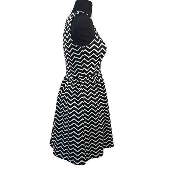 Speechless Chevron Black & White Sleeveless Dress Size 12 - Picture 5 of 6